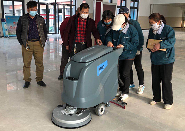 全自動洗地機的使用與管理