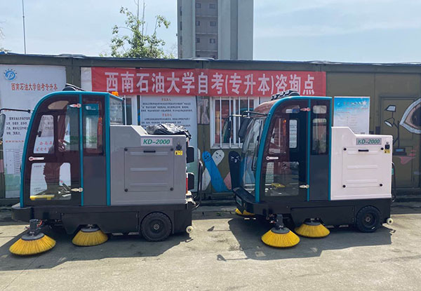 電動駕駛掃地機