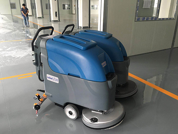 全自動洗地機(jī)的出現(xiàn)替代了傳統(tǒng)清潔方式